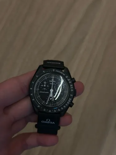 Swatch x Omega Relógio Bioceramic Moonswatch Mission Moonphase Snoopy Black