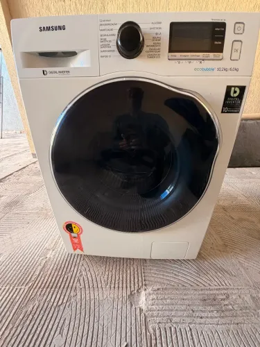 Máquina de lavar e secadora