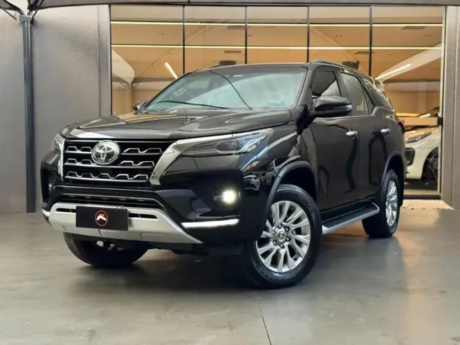 Toyota Hilux SW4 SRX 4X4 2.8 TDI 16V Dies. Aut. 2021