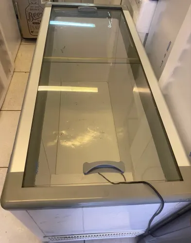 Freezer Fricon horizontal tampa de vidro 503 litros