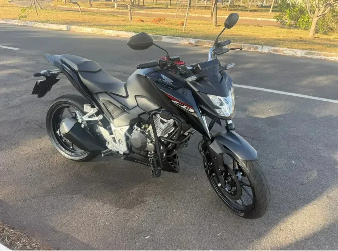 Moto, Honda Cb300f twister Cbs 2025
