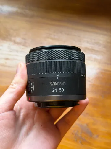 Lente Canon RF 24-50mm usada 2 vezes, sem fungos, em ótimo estado
