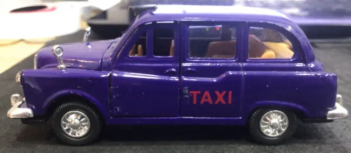 Miniatura Austin Fx4 1/36 Roxo