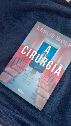 Livro - A CIRURGIÃ - Leslie Wolfe