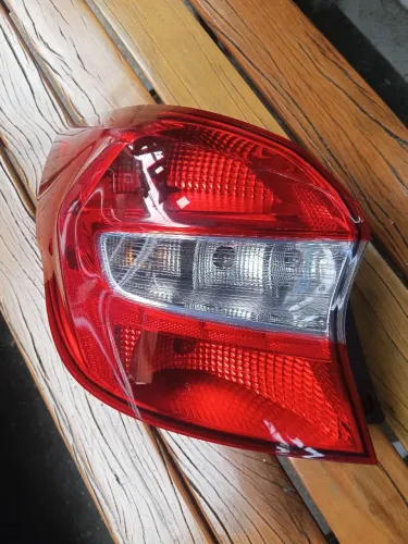Lanterna esquerda Ford Ka Hatch 2015