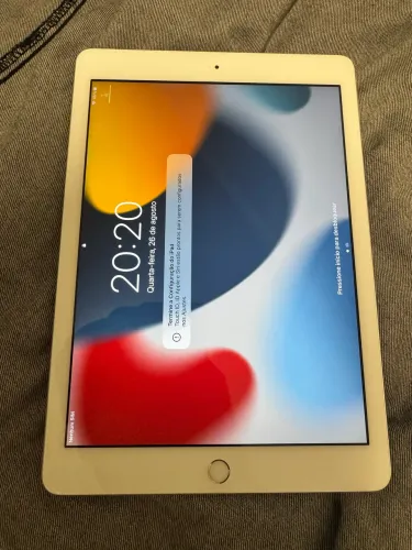 iPad 6ª Geração 128GB Wi-Fi + Cellular ,cor dourada.