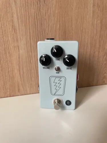 Pedal JHS superbolt e Strymon Iridium