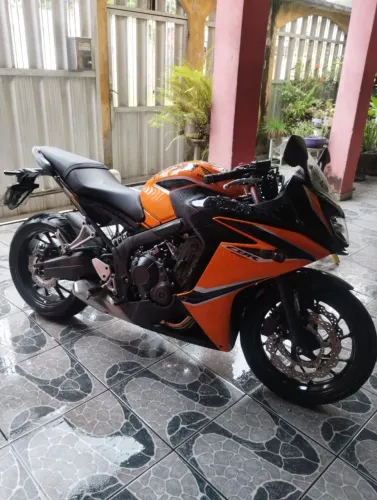 Vendo moto Honda CBR 650 único dono