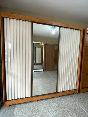 GUARDA ROUPA PORTA RIPADA