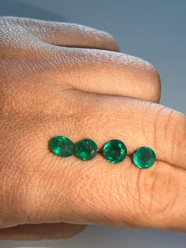 Esmeraldas Naturais Verdadeiras - Lote de Pedras Verdes Brilhantes para Joias