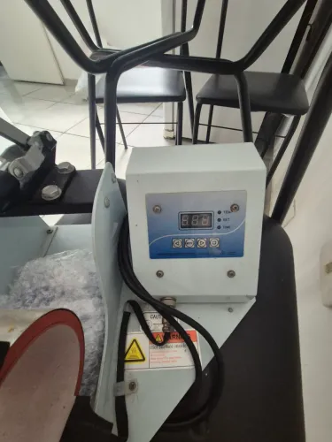 Maquina de estampar canecas