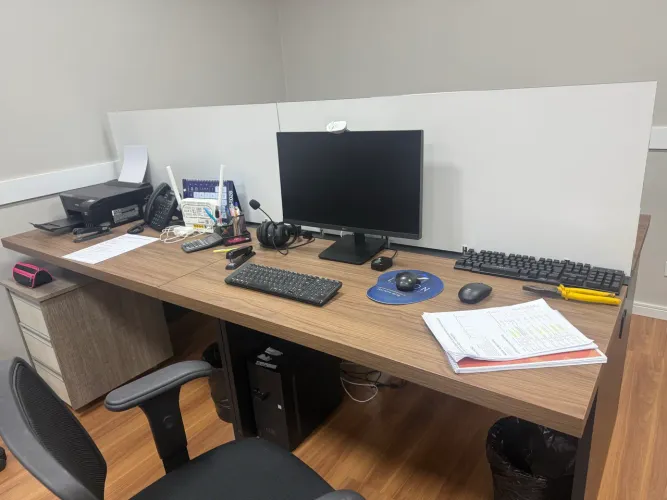  Conjunto de Mesas Ilha para Escritório - Prontas p/ uso