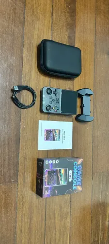 Console R36+64gb com case e película(já aplicada) 