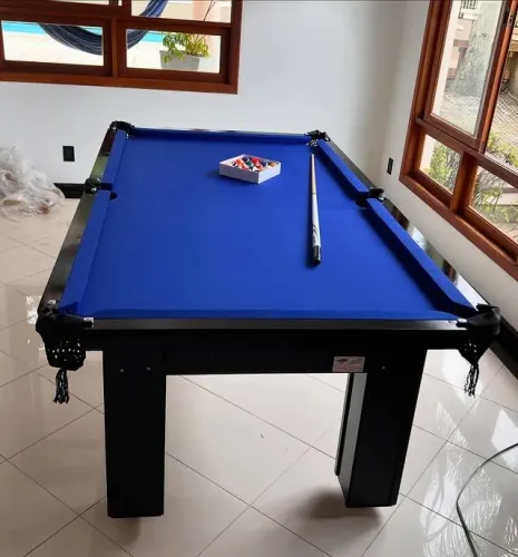 Mesa de sinuca com ardósia, acabamento de qualidade