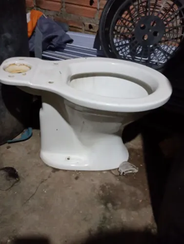 Vaso sanitário branco de 40