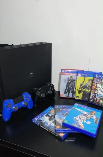 PS4 Pro 1TB 2 controles e suporte com cooler