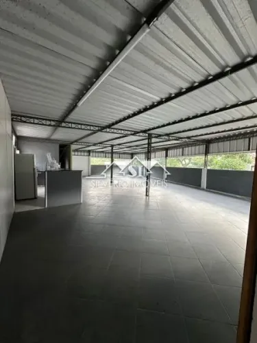 Loja- Petrópolis, Corrêas