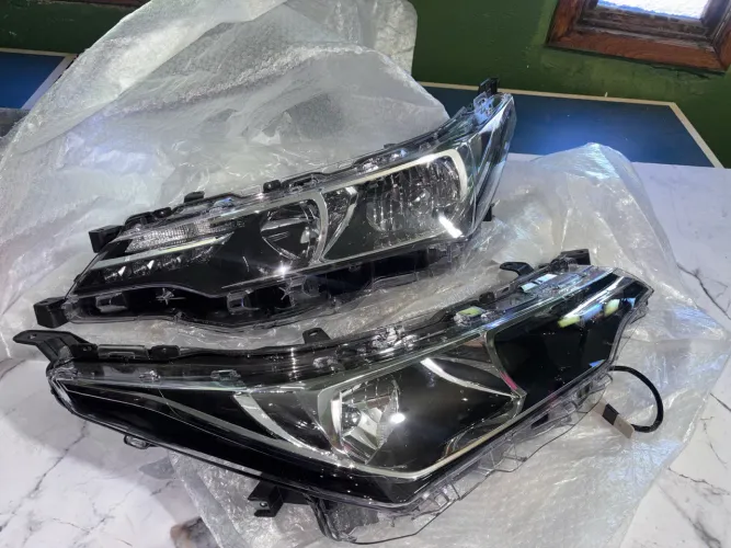 Faróis dianteiros Corolla 2018/2019 TYC NOVOS LED