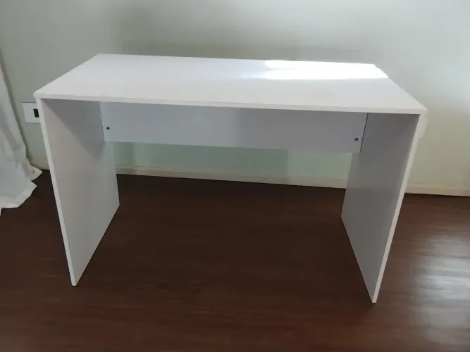 Escrivaninha 120 x 60 cm