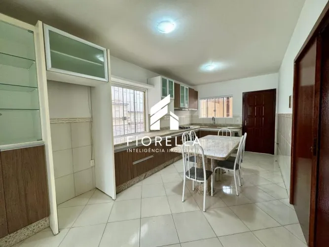 Casa para alugar com 02 dormitórios sendo 01 suíte no bairro Forquilhas - São José/SC