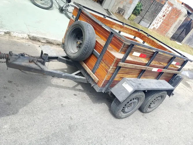 Reboque 2 eixo muito sistema de freio conservado