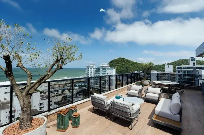 Cobertura triplex com 04 suítes na Praia Brava em Itajaí.