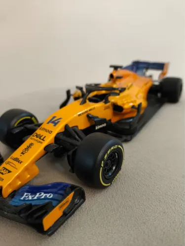 Carro fórmula 1 miniatura McLaren MCL33 