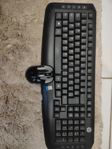 Kit Teclado e Mouse sem Fio HP 300,teclado preto com apoio para os punhos e mouse