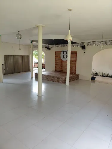 Alugo Salão Comercial Completo: Escritório, Cozinha e Palco - Joia do Atlântico, Ilhéus-BA