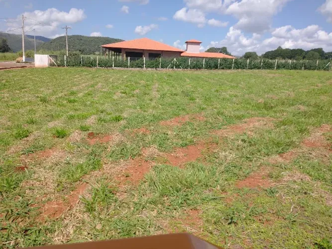 Lote 1800 metros quadrados em Piumhi/MH a 17 km de Capitólio, no Ribeirão dos Araras.