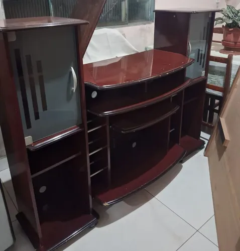 ESTANTE E PAINEL PARA DOAÇÃO