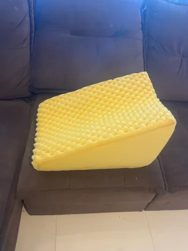 Recosto Triangular Recoste Bem, Duoflex, 100% poliéster, Bege, Medida 38x38x53 cm