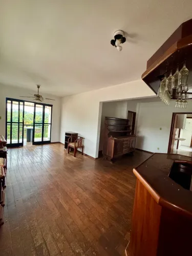 Apartamento amplo, 3 quartos com suíte, 3 banheiros, no centro