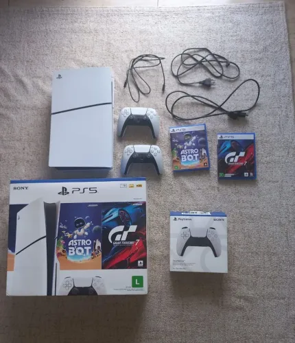 PS5 Slim 1TB, leitor de disco - pacote Astrobot e GT7