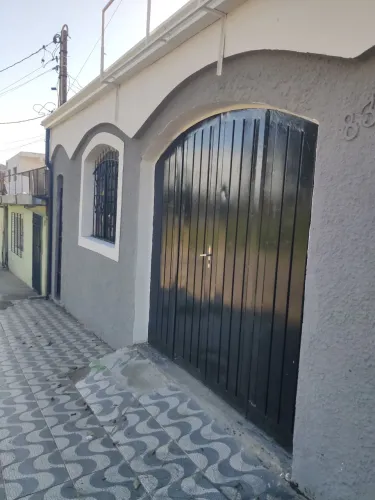 Casa de 3 dormitórios com salão comercial 