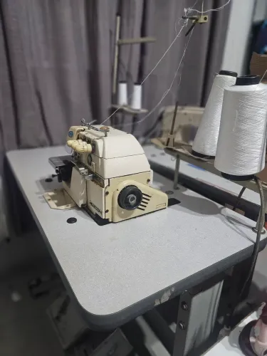 Vendo máquina de costura overlock industrial Yamata