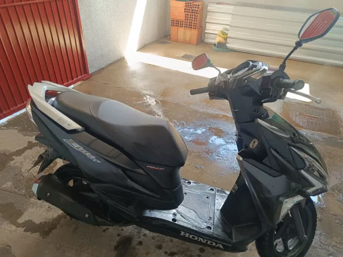 Moto única dona, vendendo pq quero resolver umas coisas mudança