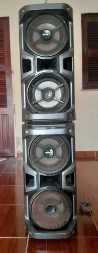 CAIXAS DE SOM SONY, COM AVÁRIAS NA TELA.
