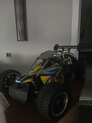 Carrinho de Automodelo com controle remoto