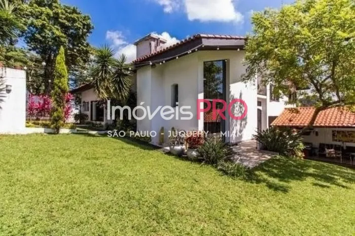 Casa Reformada com muito quintal no Jardim Marajoara