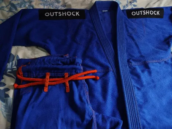 Kimono Outshock Juvenil Semi-Novo 