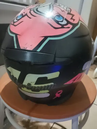 Capacete usado em bom estado 