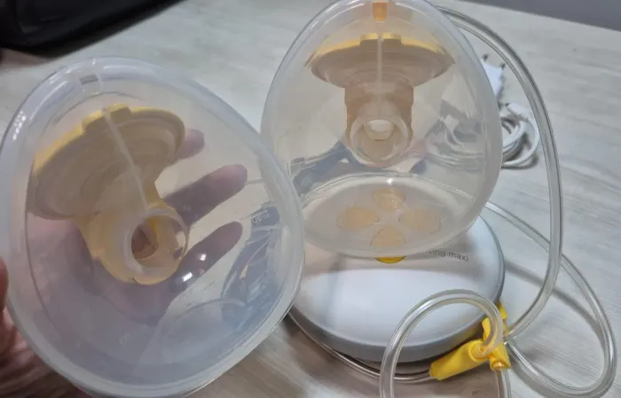 Bomba Tira Leite Medela Swing Maxi Hands-free - Semi Nova