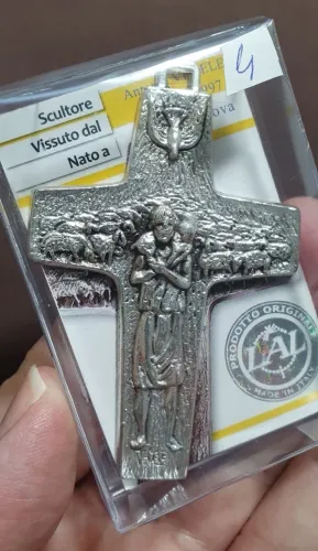 Crucifixo Papa Francisco oficial loja Vaticano