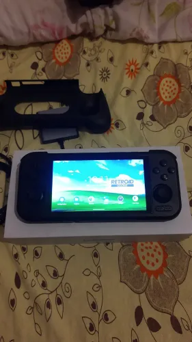 (TROCO) RETROID POCKET 4 PRO + GRIP + SD128GB + ADAPTADOR HDMI + CASE