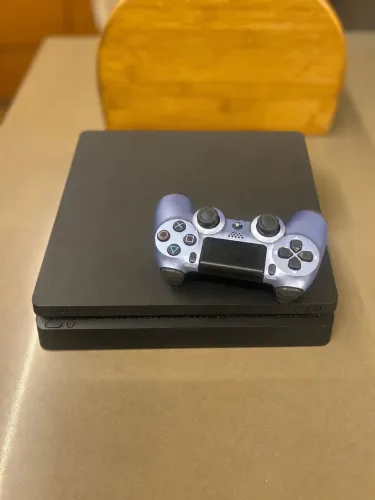 PlayStation PS4 Slim 500GB + controle com paddle shift
