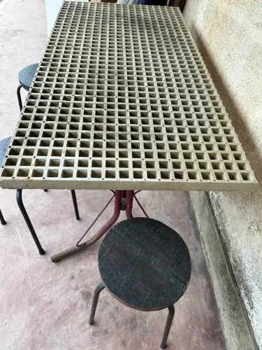 Vendo estrado de plástico modular ou tela de reforço