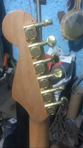 Guitarra Squier Fender ( mod Affinity)