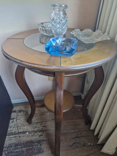 Mesa de canto em madeira e vidro ótimo estado 80 x 60