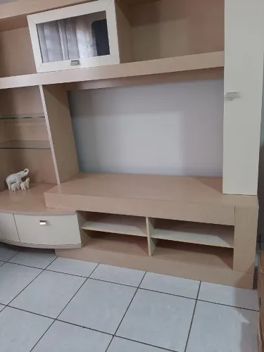 Estante clara em MDF